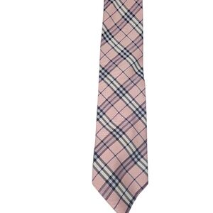 Burberry tie color pink